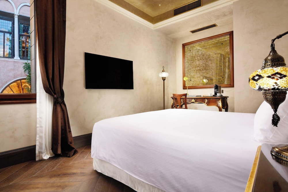 One Bedroom Apartment