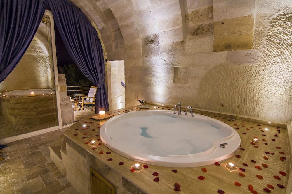 Premium Honeymoon Cave Suite photo 2