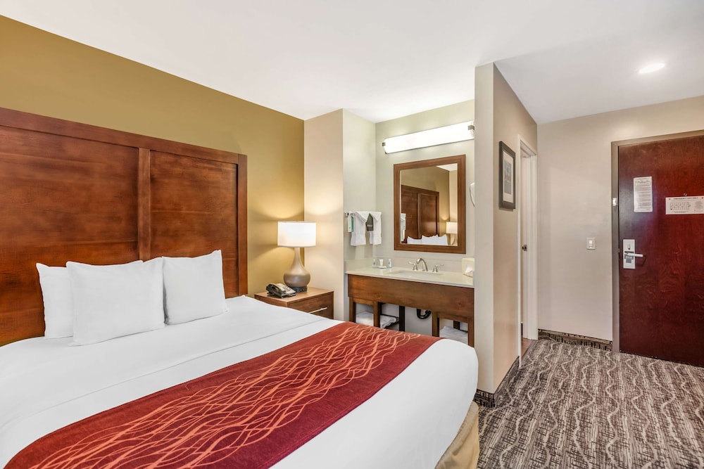 Standard Room, 1 Queen Bed, Non Smoking - Photo 4