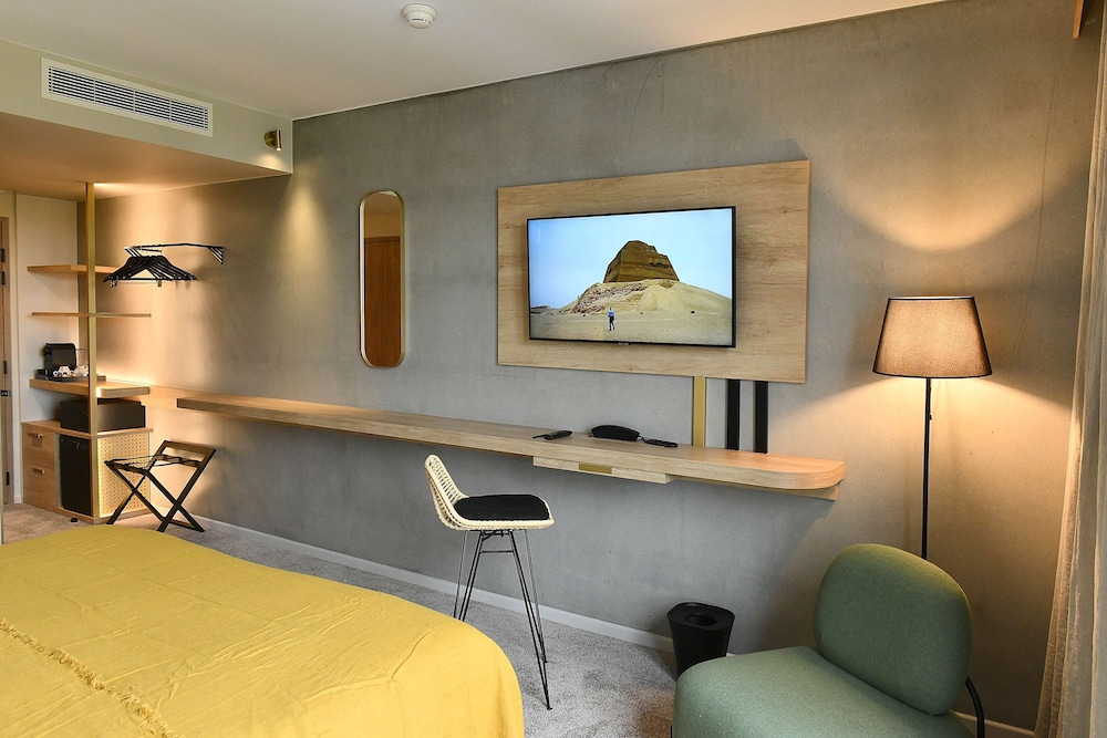 Standard Room, Multiple Beds - Photo 6