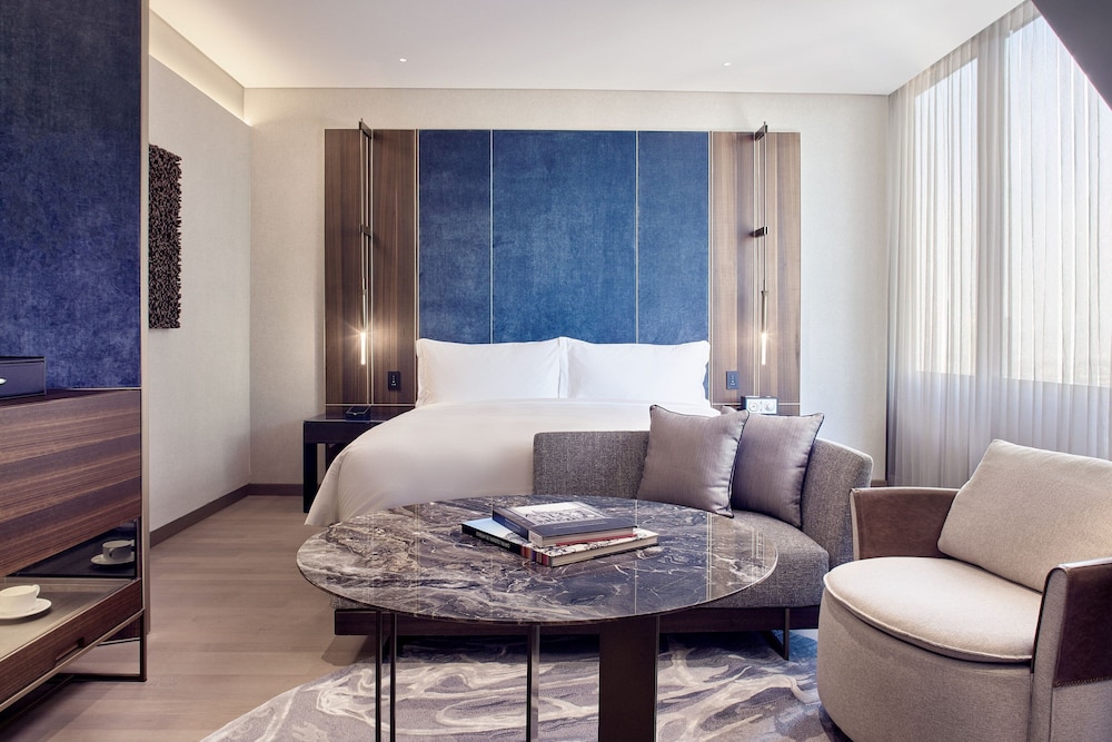 Deluxe King Room with One King Bed (Non Smoking)