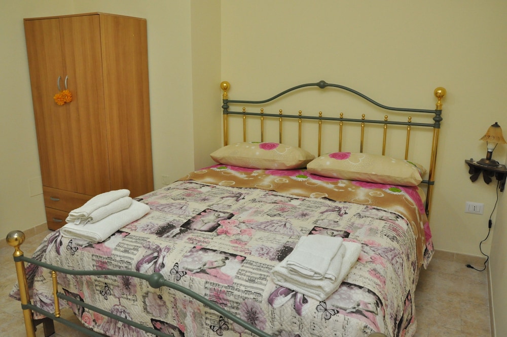 Basic Double Room photo 2