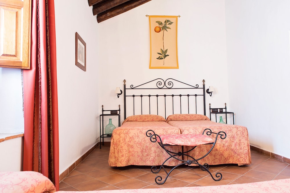 Double Room (with extra bed) photo 3