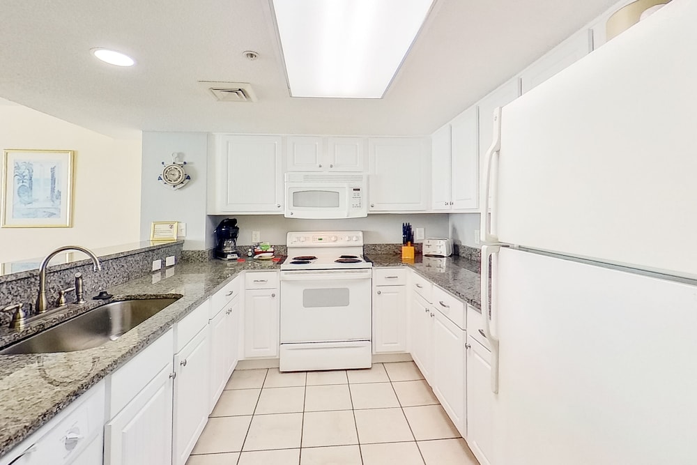 Suite, 3 Bedrooms (Oceanfront) photo 3