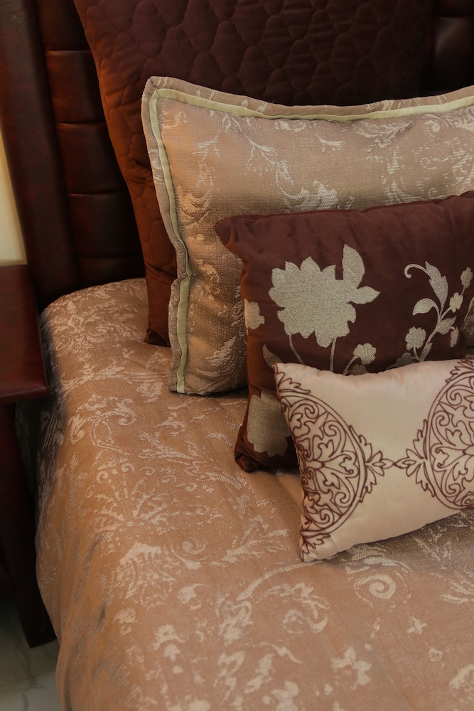 Queen Room photo 3