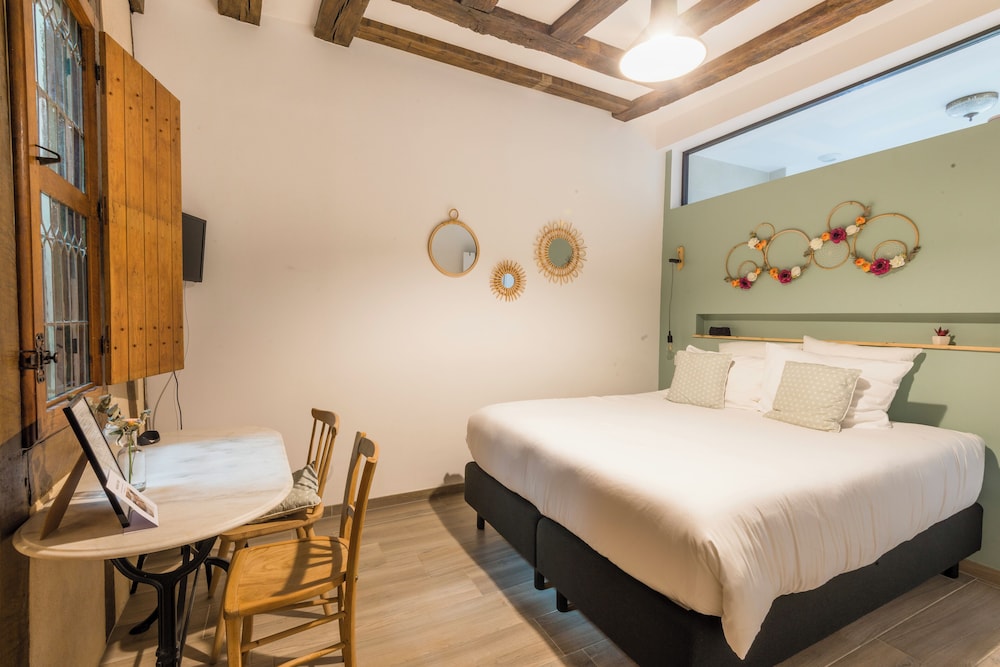 Classic Room, 1 Queen Bed photo 1