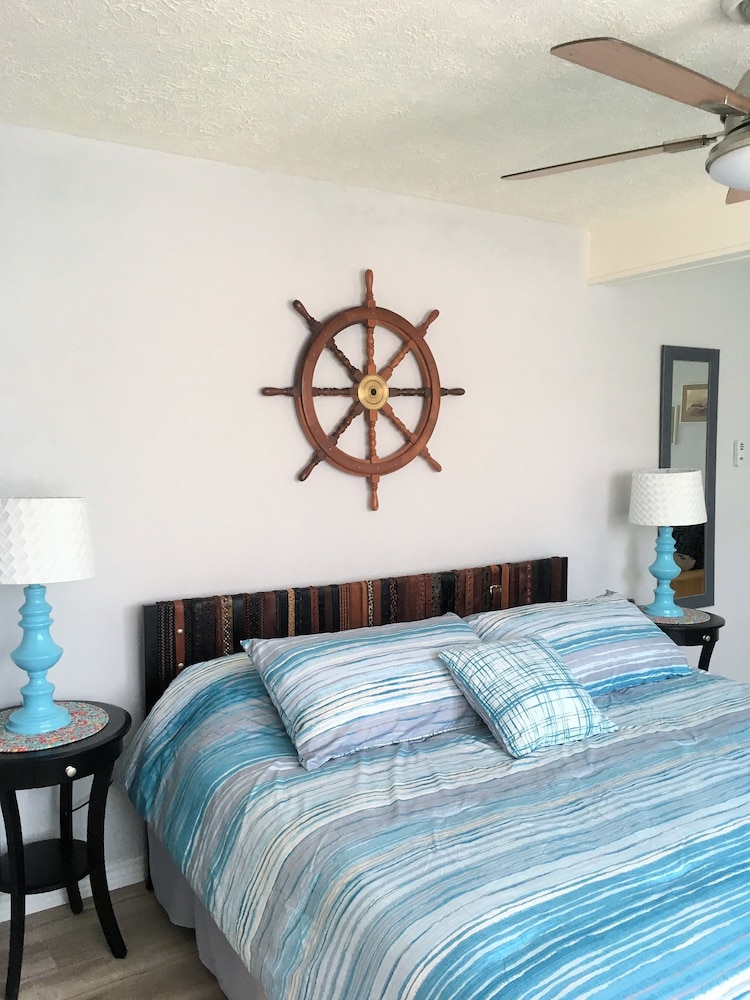 Seaside Room with Harbor Bridge View photo 3