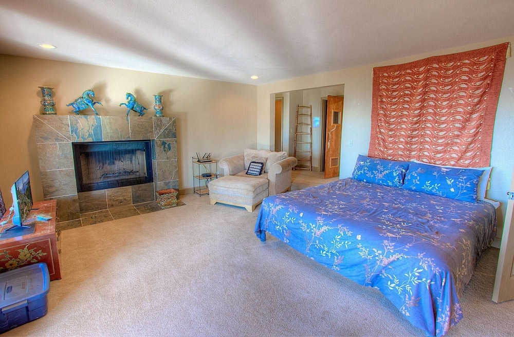 Deluxe Condo, 3 bedrooms, 1 living room (3+1)