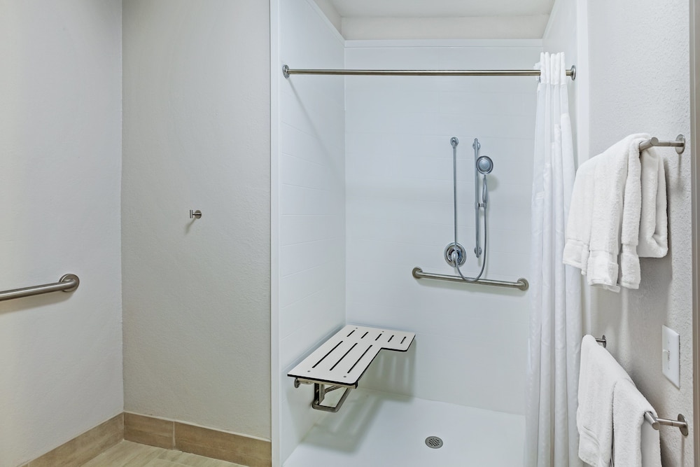 Suite, 1 King Bed, Accessible Bathtub (Communications, Mobility, Access Tub) photo 3