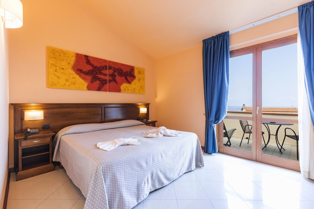 Panoramic Double Room, Sea View - Photo 1
