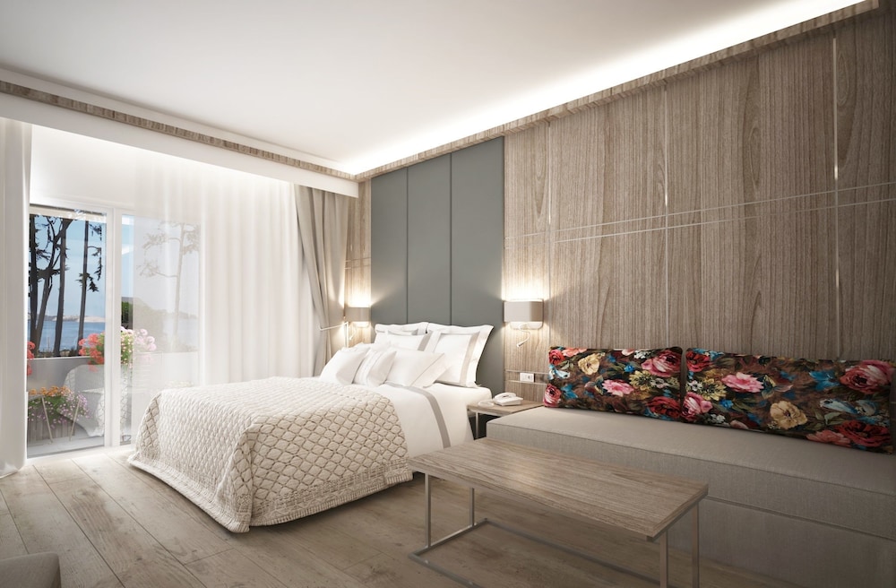 Deluxe Double or Twin Room, Sea View photo 2
