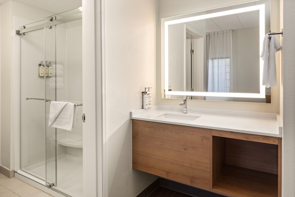 Suite, 2 Bedrooms - Photo 5