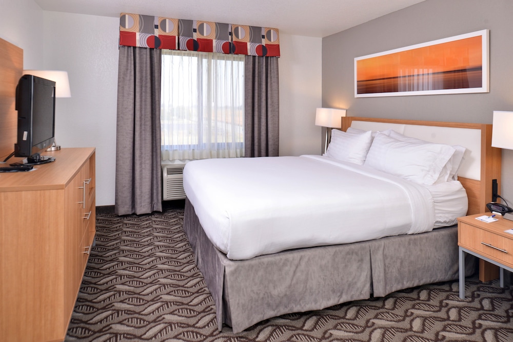 Standard Room, 1 King Bed - Photo 3