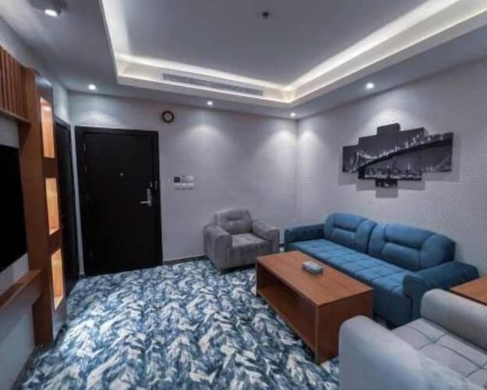 Deluxe Suite, 1 King Bed - Photo 5