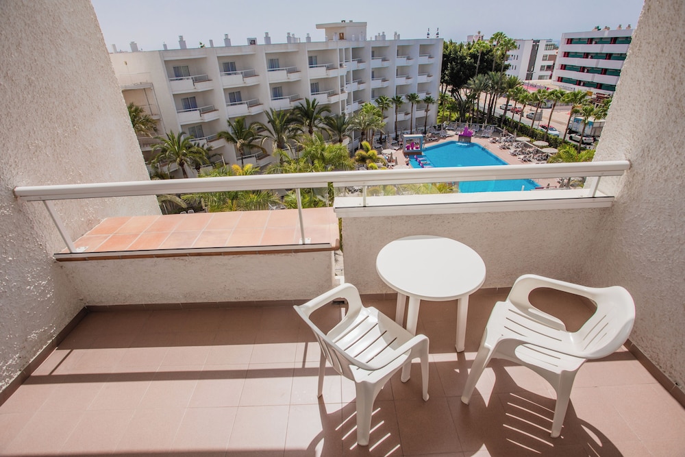 Classic Twin Room, Balcony, Pool View (2 Adults) thumbnail 5