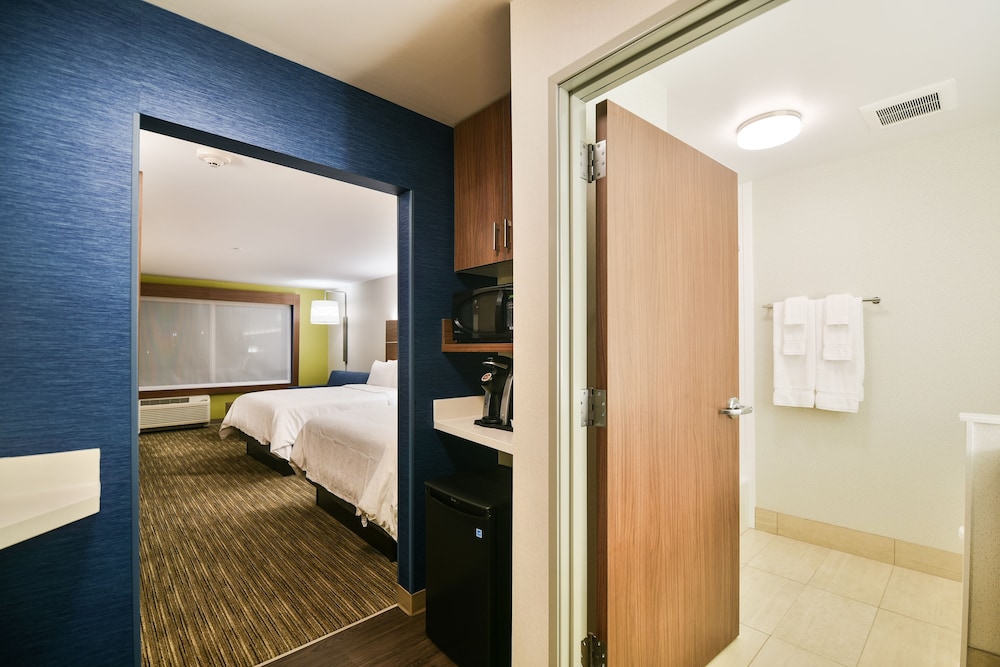 Suite, Multiple Beds photo 2