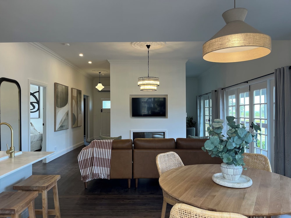 Bellevue House photo 3