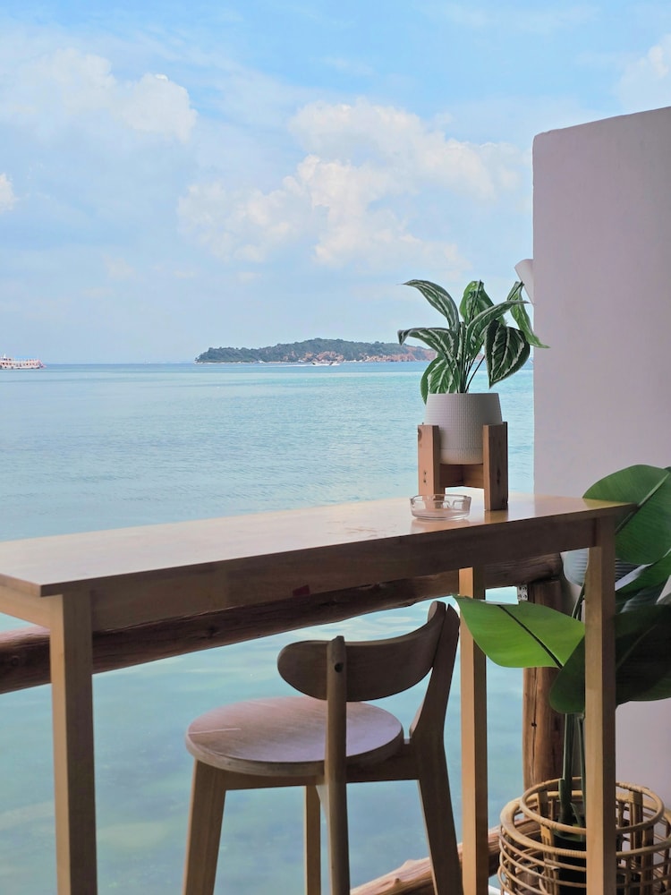 Room, Partial Sea View photo 2