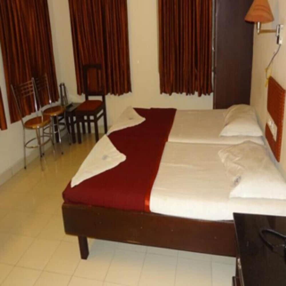 Basic Room, 1 Double Bed, Non Smoking, City View photo 1