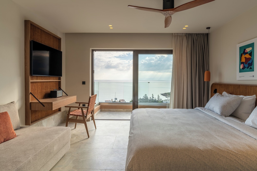 Beach House Private Pool Sea View thumbnail 5