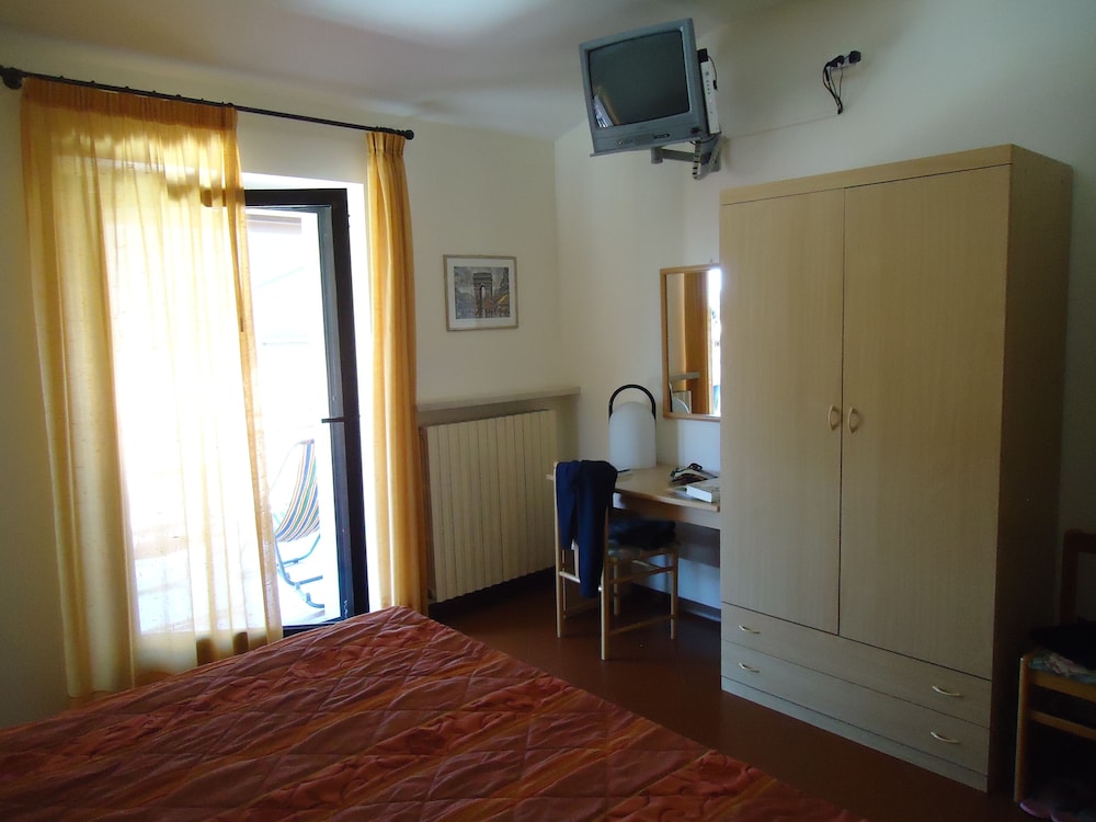 Double Room - Photo 3