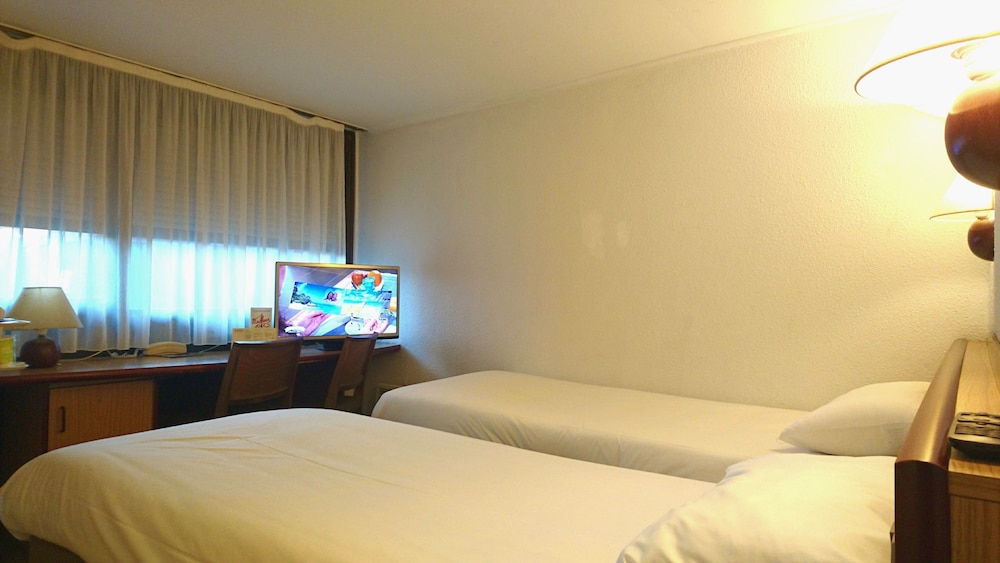 Standard Room, 2 Twin Beds (1 Junior Bed up to 10 years) - Photo 2