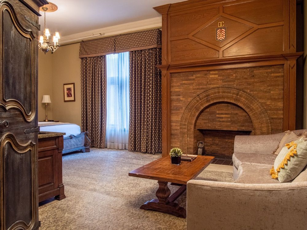 Estate Suite, 1 King Bed photo 1