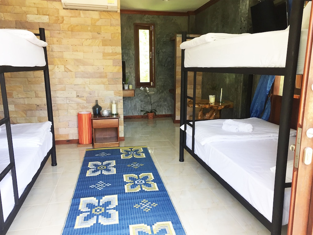Deluxe Dorm