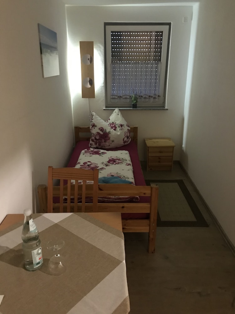 Single Room, Shared Bathroom photo 2