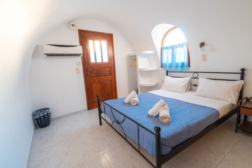 Traditional Room, Partial Sea View