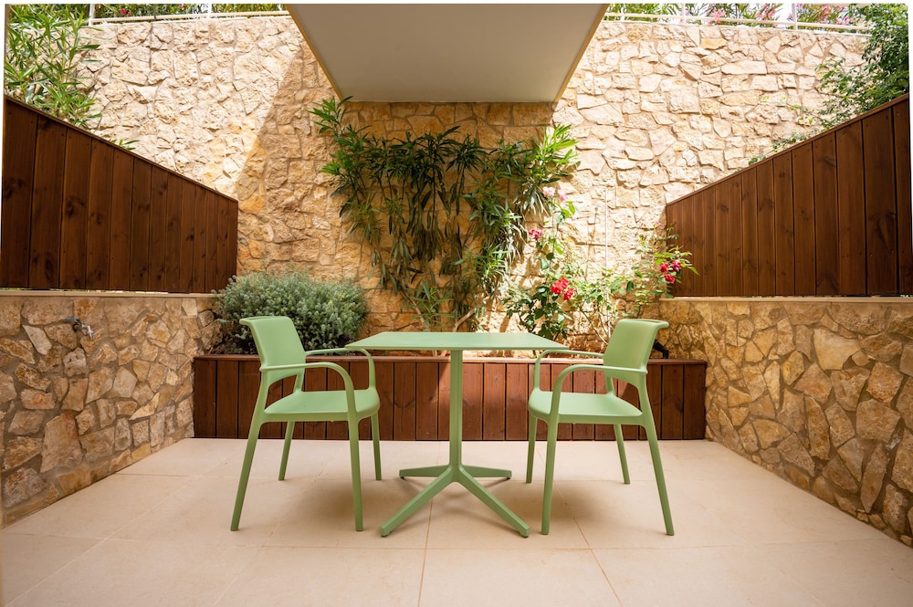 Superior Apartment, Balcony, Pool View (with balcony or terrace) thumbnail 6