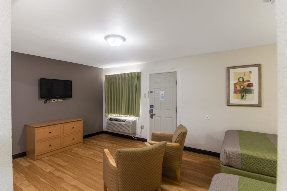 Deluxe Room, Multiple Beds, Smoking, Kitchenette