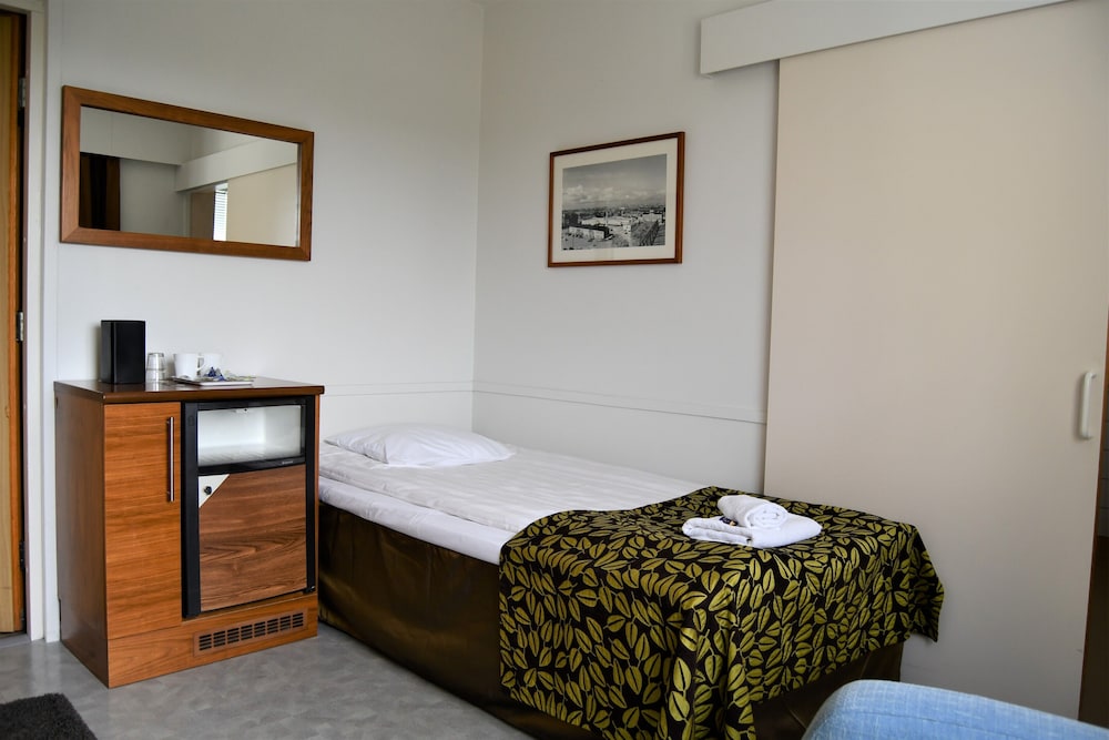 Single Room, 1 Large Twin Bed photo 3