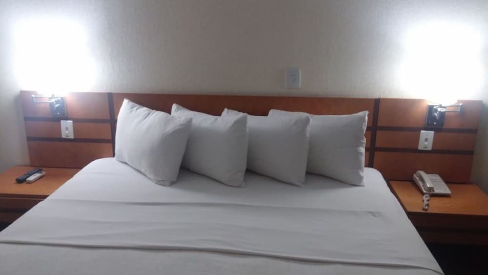 Superior Room, 1 Queen Bed photo 2