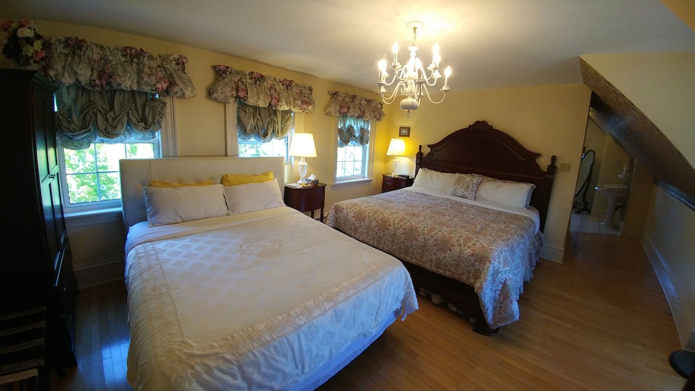 Family Room, 2 Bedrooms photo 3