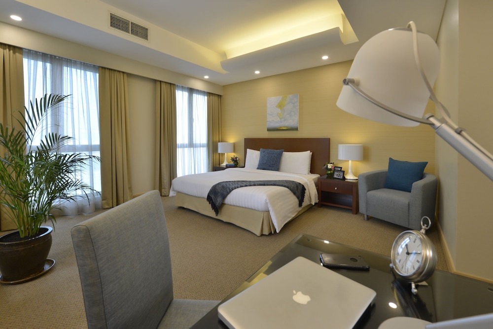 Executive Suite, 2 Bedrooms, Balcony photo 2