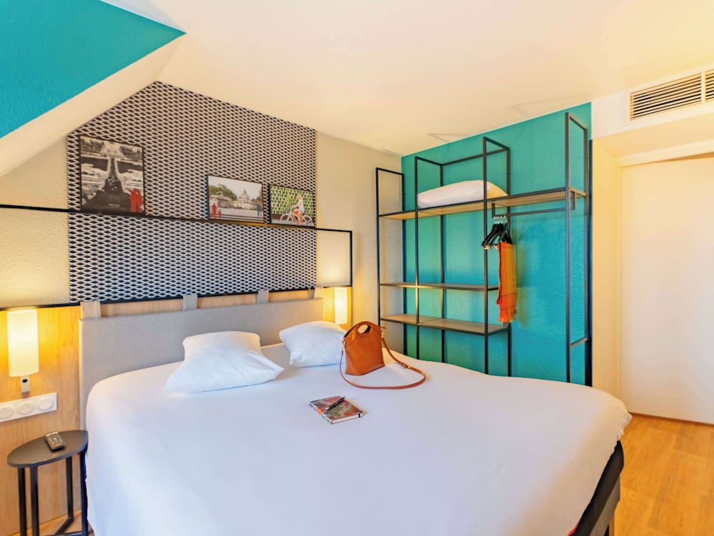 Standard Room, Multiple Beds - Photo 9