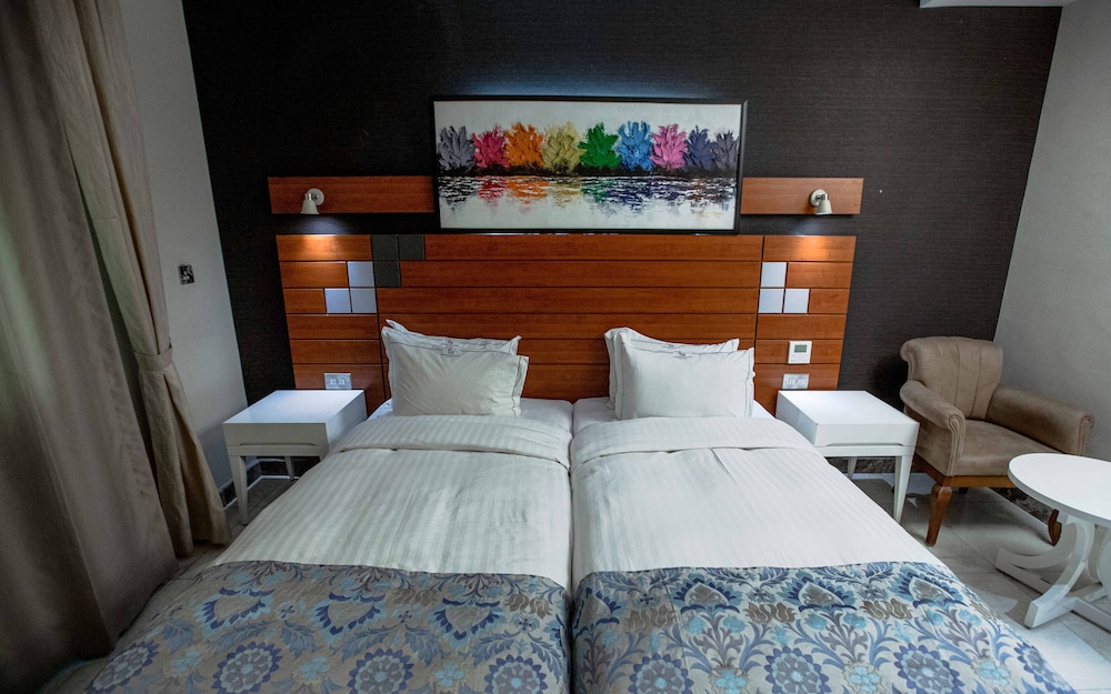 Luxury Twin Room - Photo 3