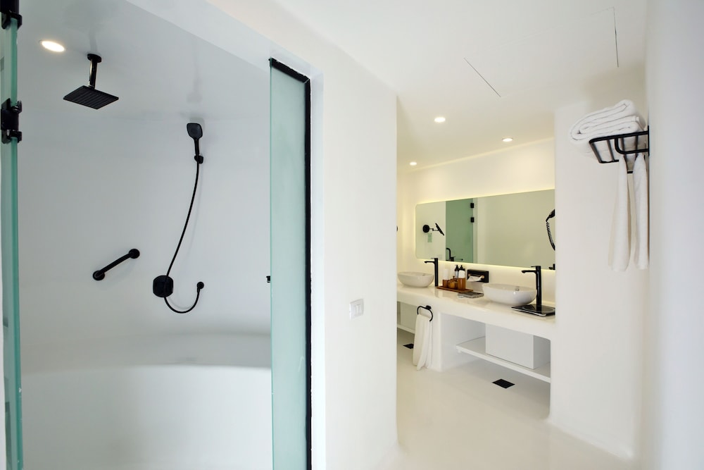 Livin' It Up Jacuzzi Suite - Photo 5