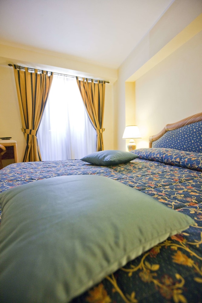 Family Suite, 2 Bedrooms, 2 Bathrooms, Tower photo 3