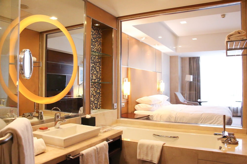 Standard Room, 1 King Bed - Photo 9