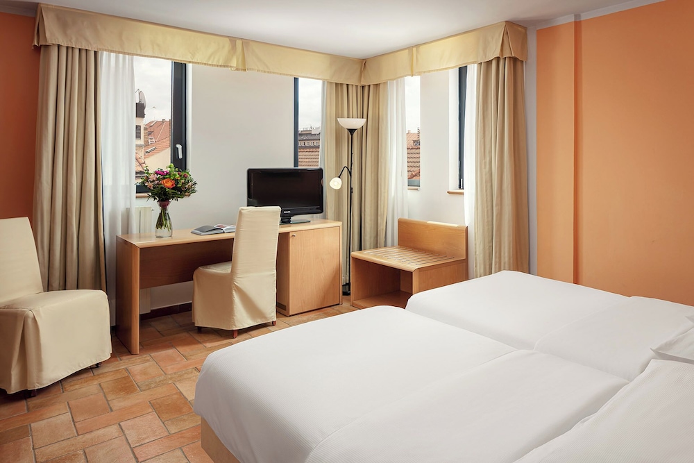 Suite - Photo 7