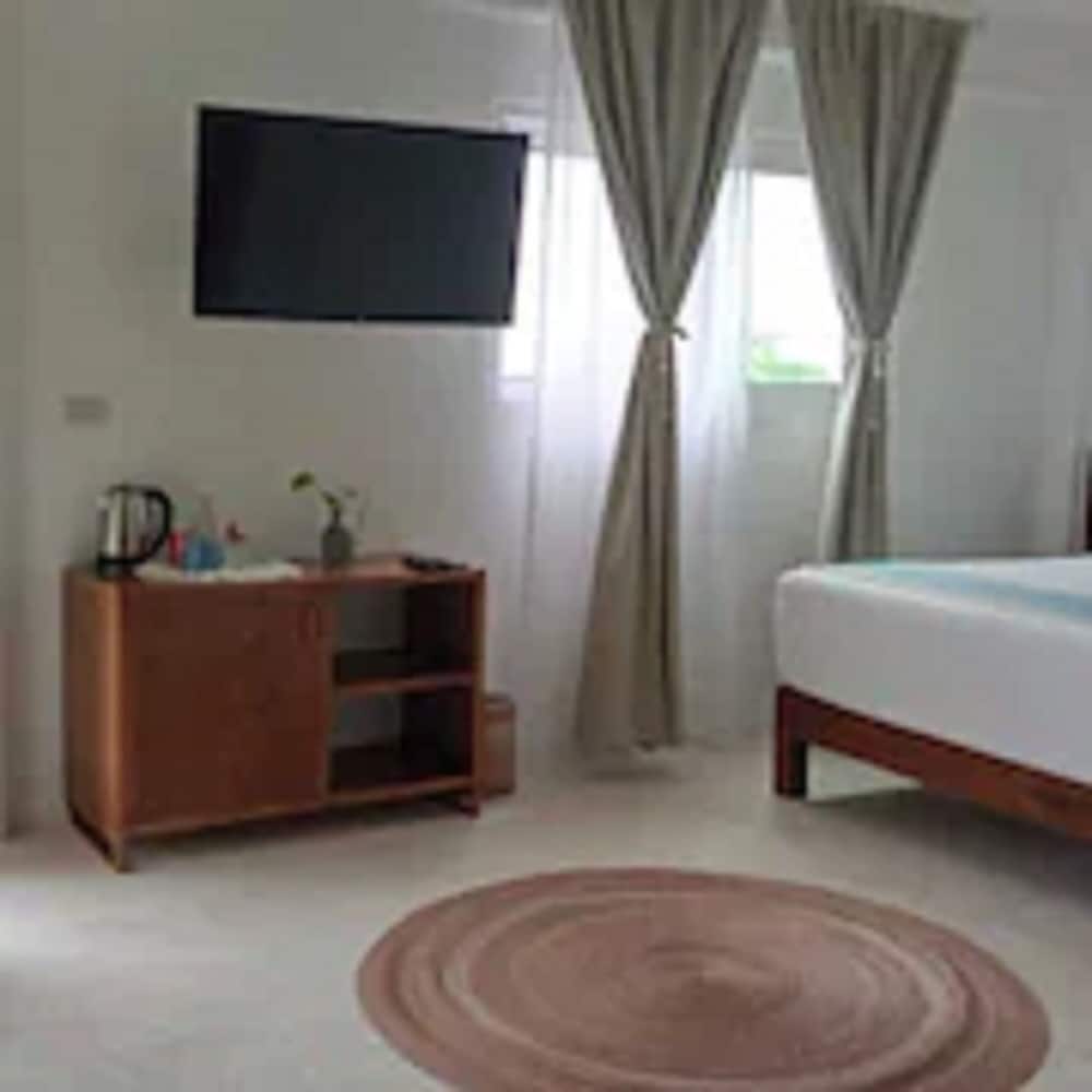 Suite - Photo 22