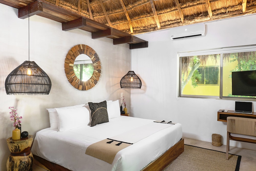Elite Room, 1 King Bed, Balcony, Tower