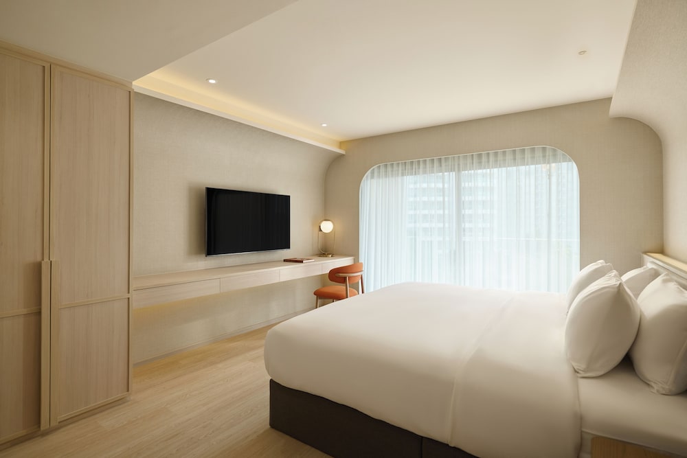 Suite, 1 Bedroom, Balcony, Partial Sea View
