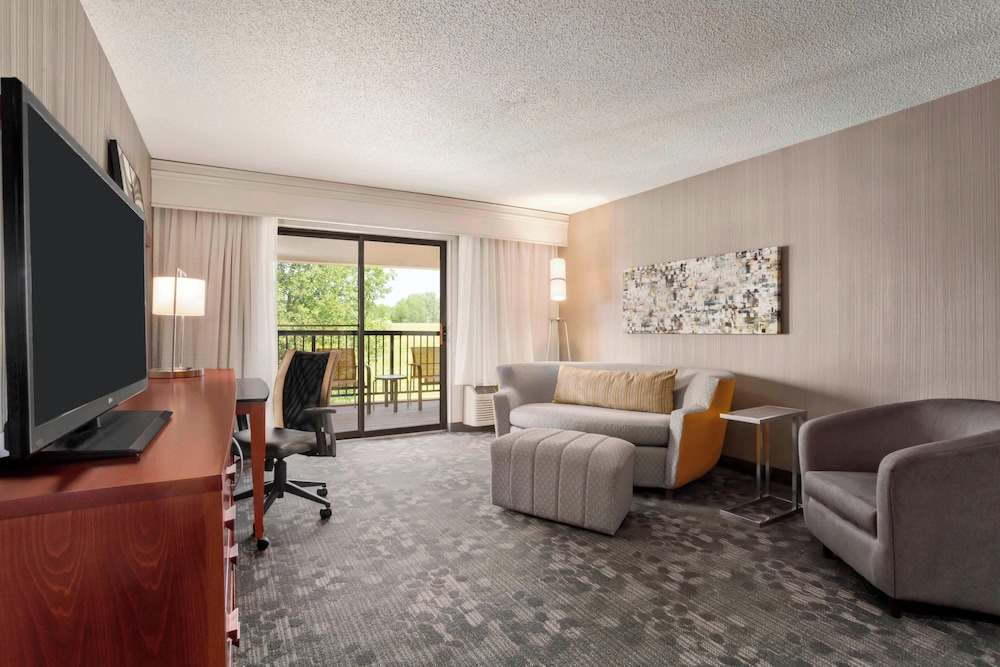 Suite, 1 Bedroom - Photo 2