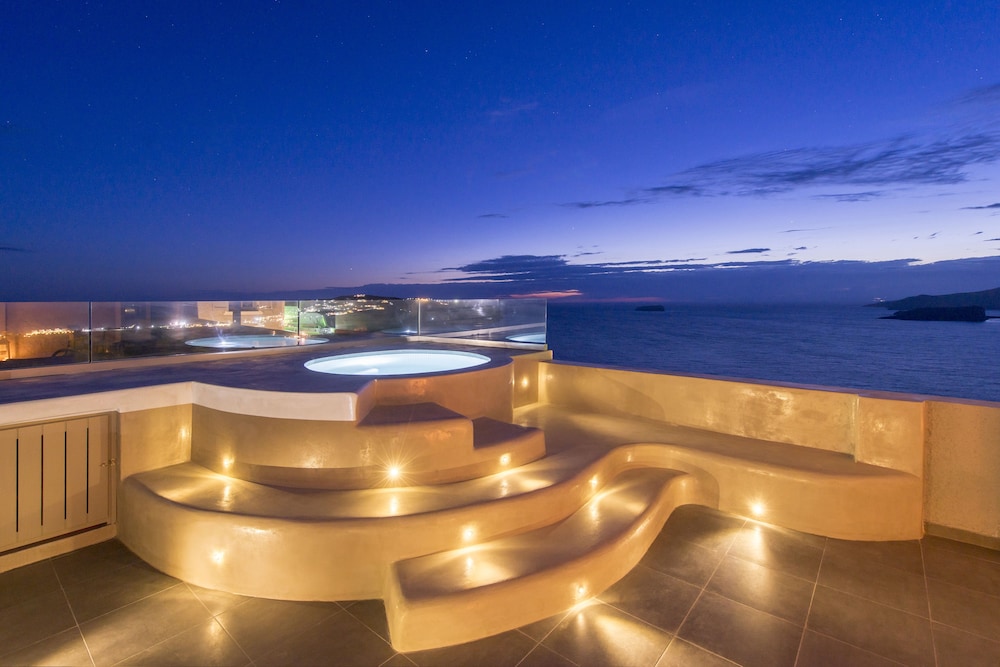 Honeymoon Suite, Jetted Tub