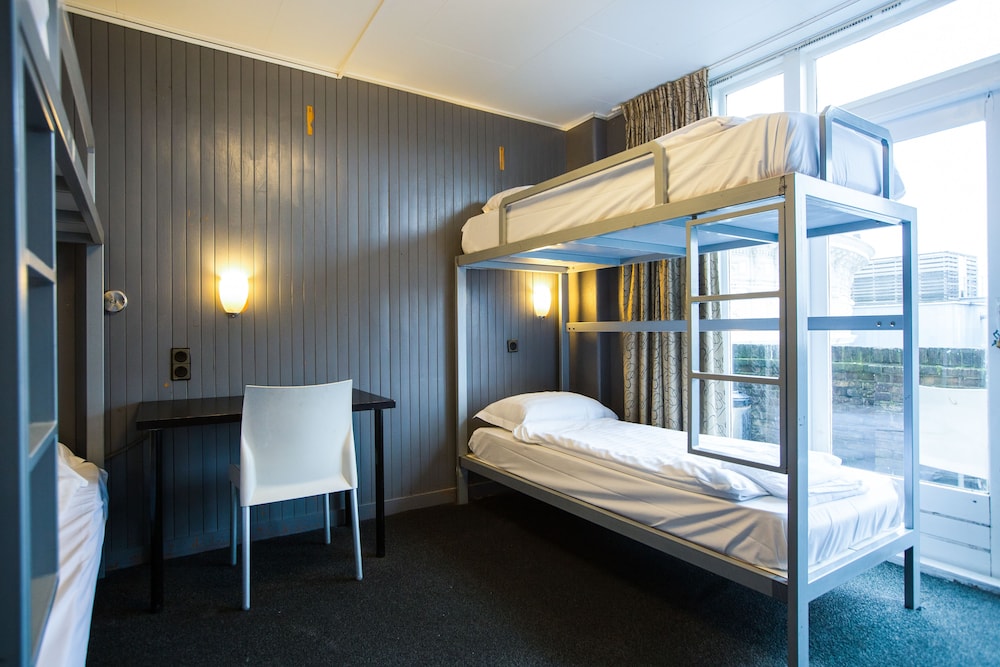 Family Room (8 Persons)