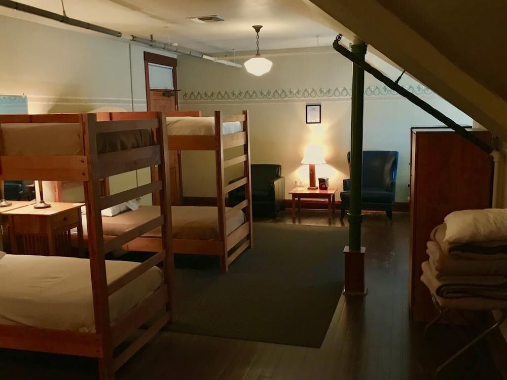 Shared Dormitory, Men only photo 3