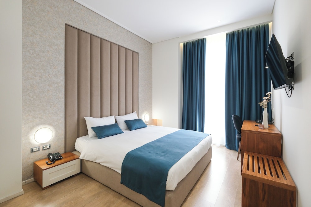 Superior Double Room, 1 King Bed, Non Smoking, City View photo 3